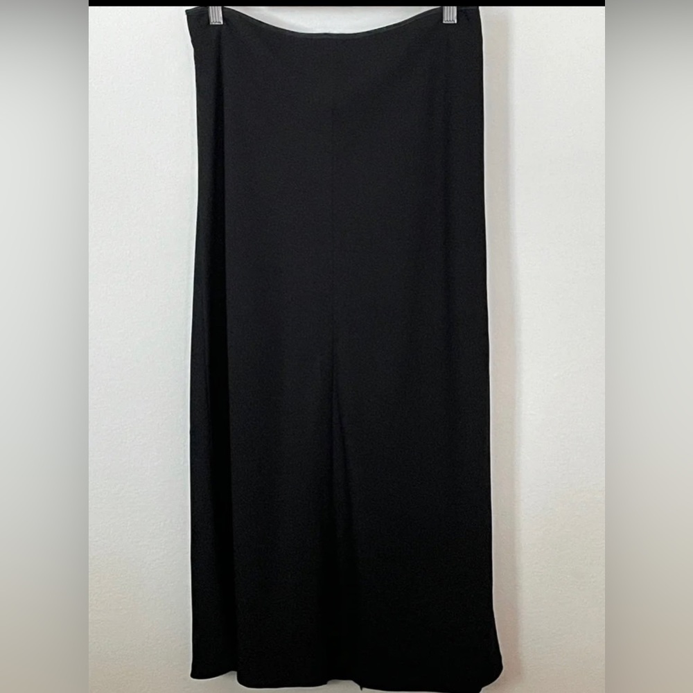 CLASSIC BLACK SKIRT